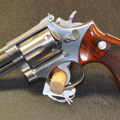 S&W model 66