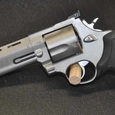 Taurus Raging bull 454 casull 6.5