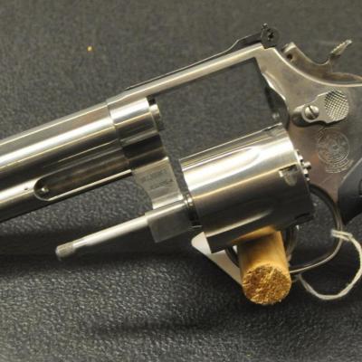 S&W 686-4  Challenger 6